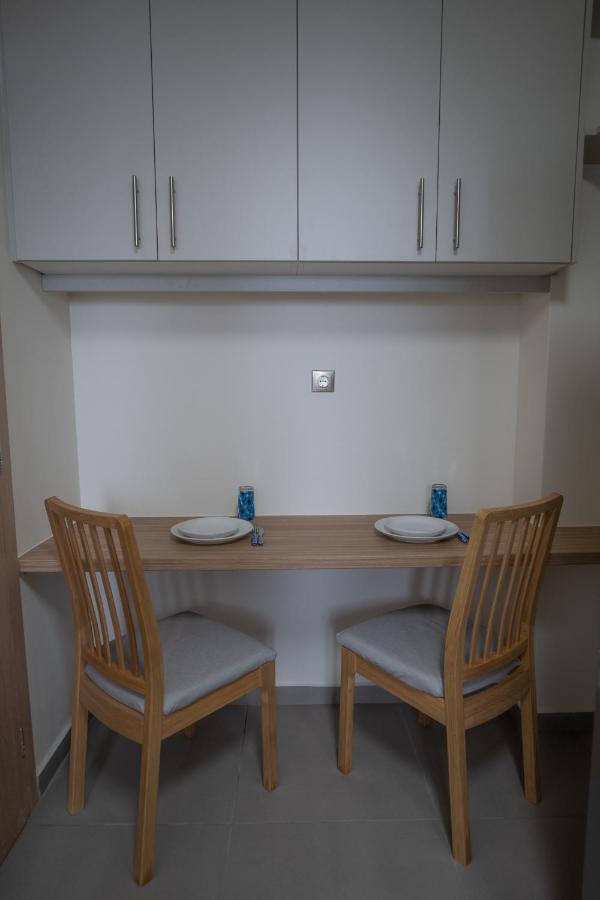 Max Blue Apartment, A Stay Like No Other พีเรียส ภายนอก รูปภาพ