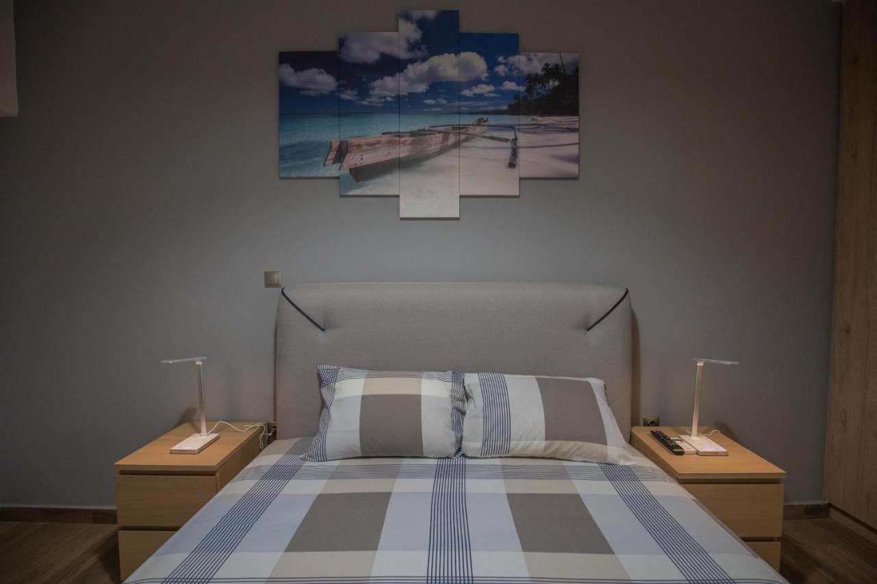 Max Blue Apartment, A Stay Like No Other พีเรียส ภายนอก รูปภาพ